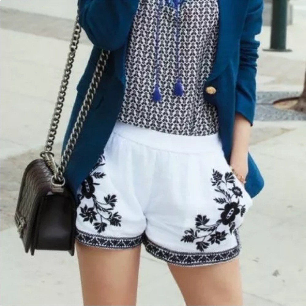 White and black floral embroidered gauze shorts - Picture 5 of 15